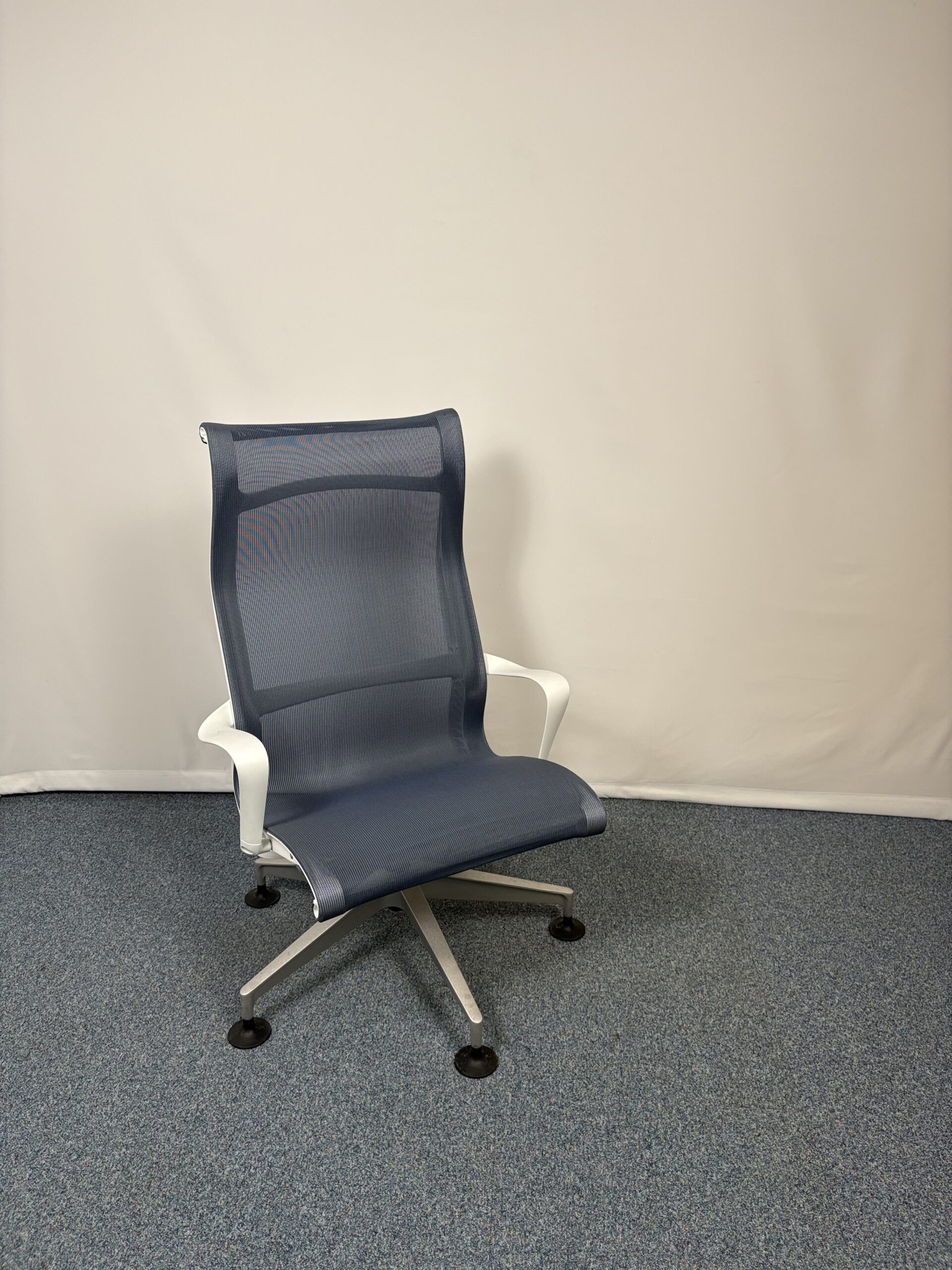 Fauteuil Herman Miller en tissu leger