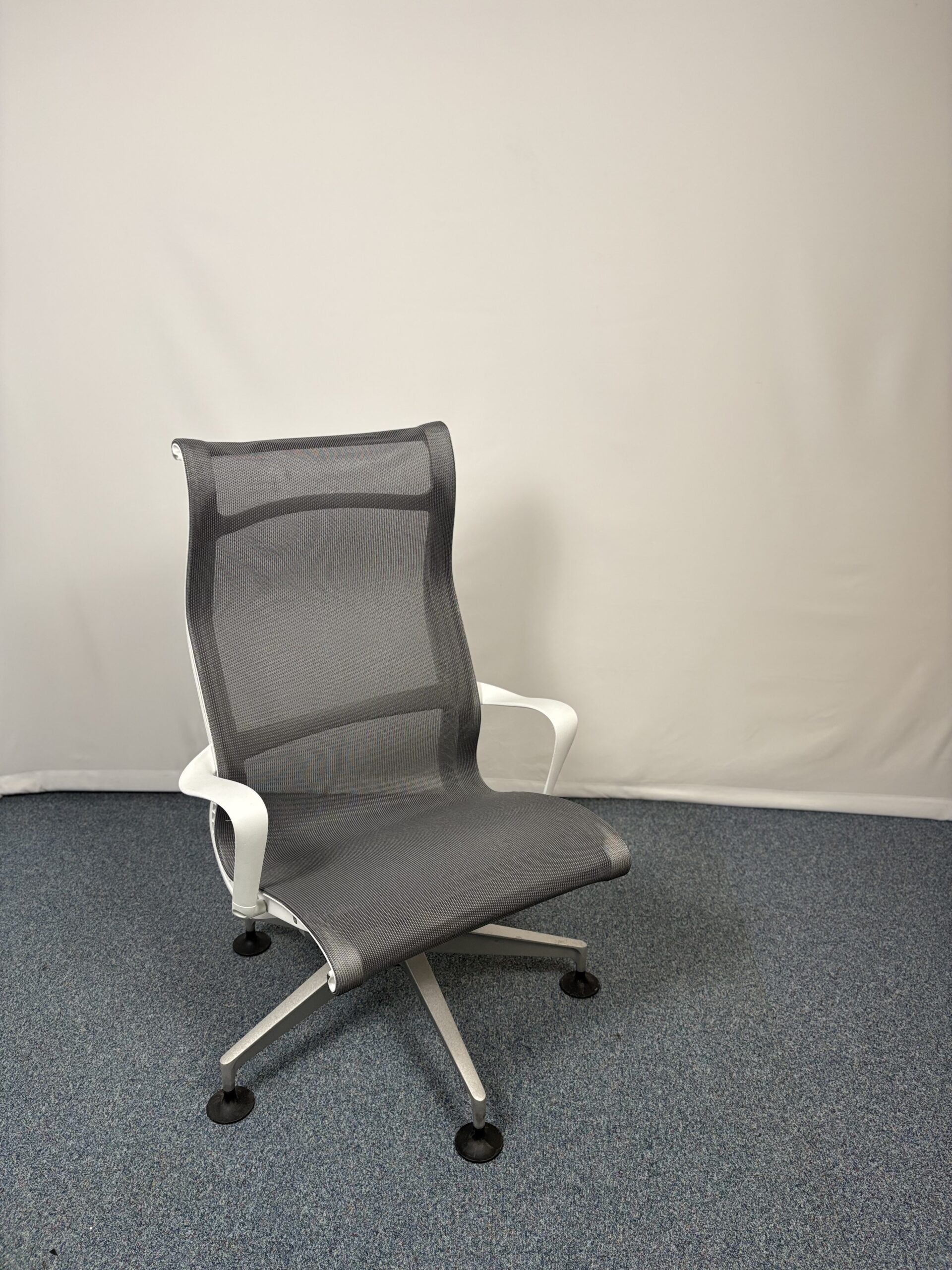 Fauteuil Herman Miller en tissu leger