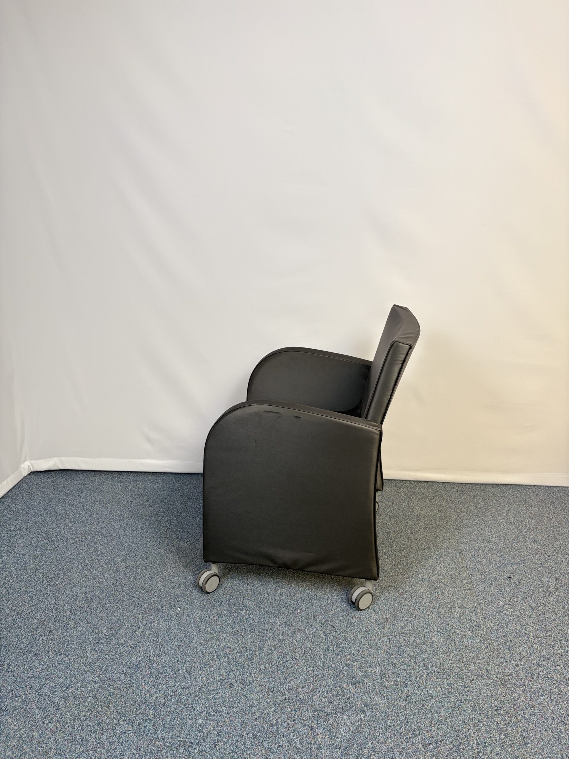 fauteuil-visiteur-plastique-quantissimo-4.jpeg