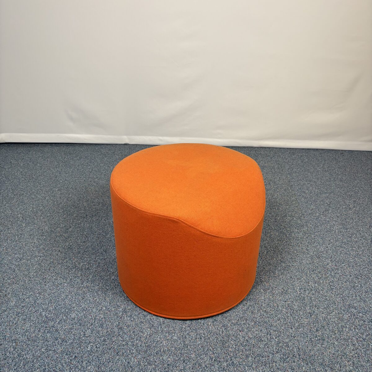 Pouf rond en tissu orange