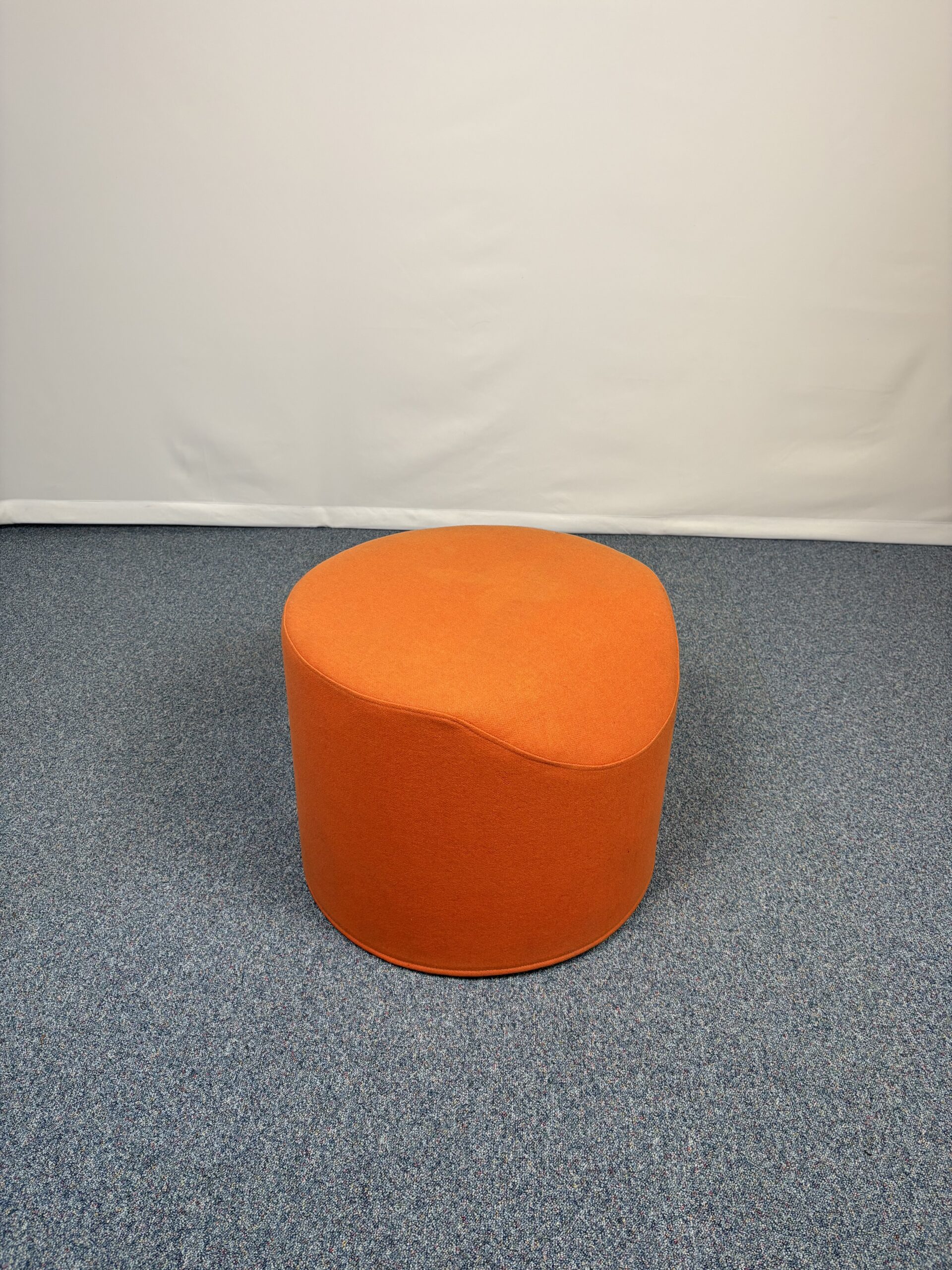 Pouf rond en tissu orange