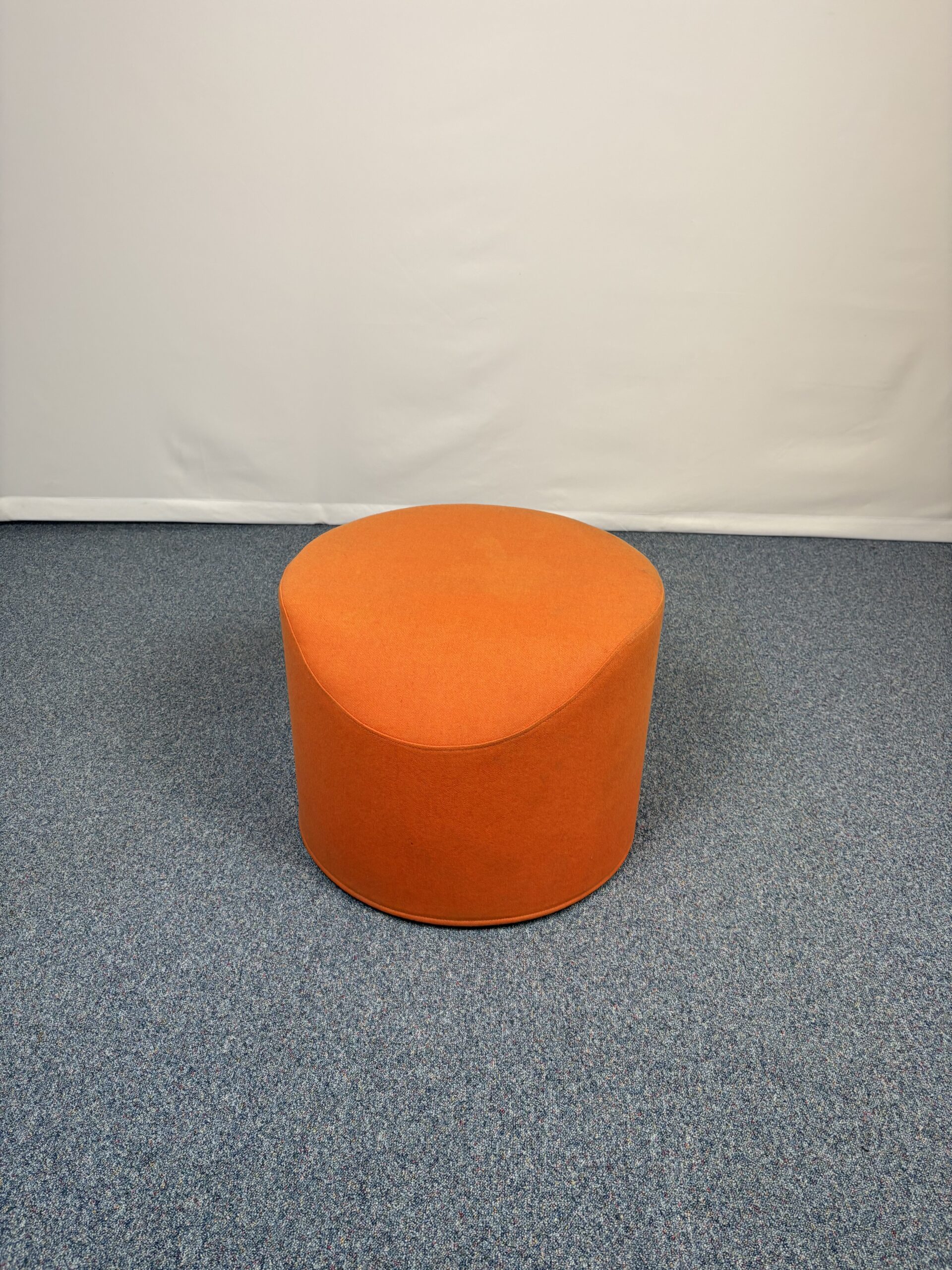 pouf-tissu-orange-softline-3.jpeg