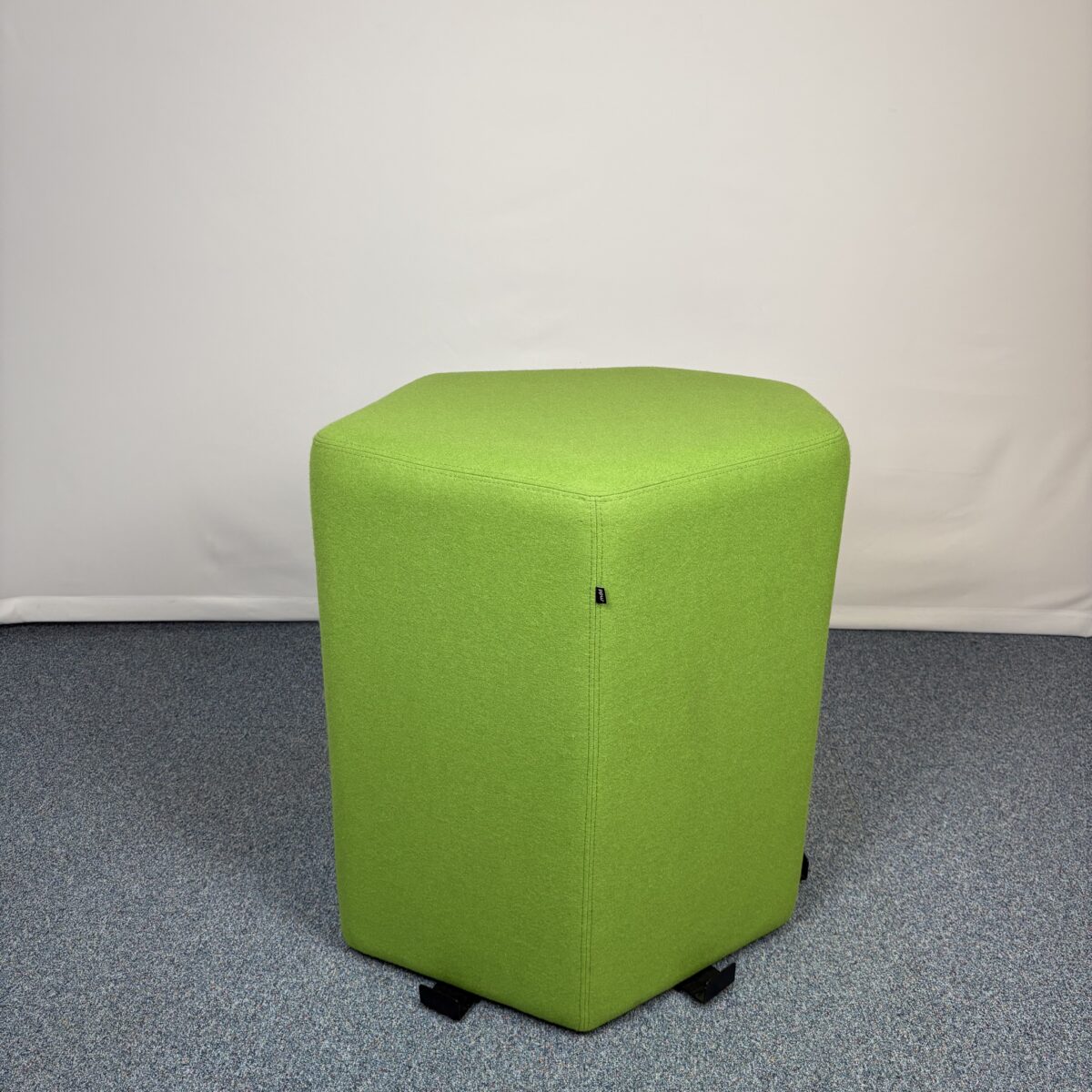 Pouf en tissu vert MDD