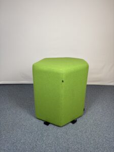 Pouf en tissu vert MDD