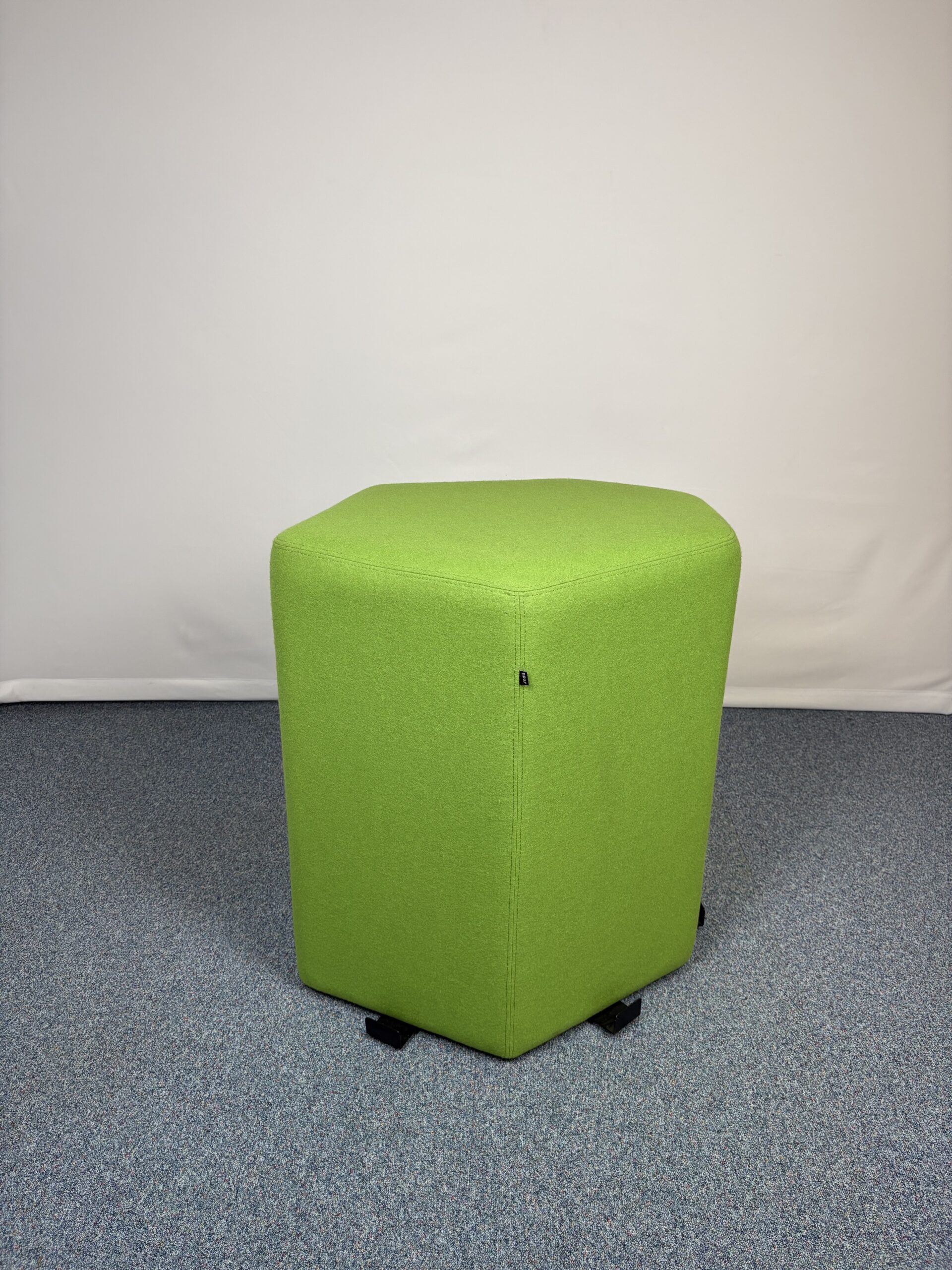 Pouf en tissu vert MDD