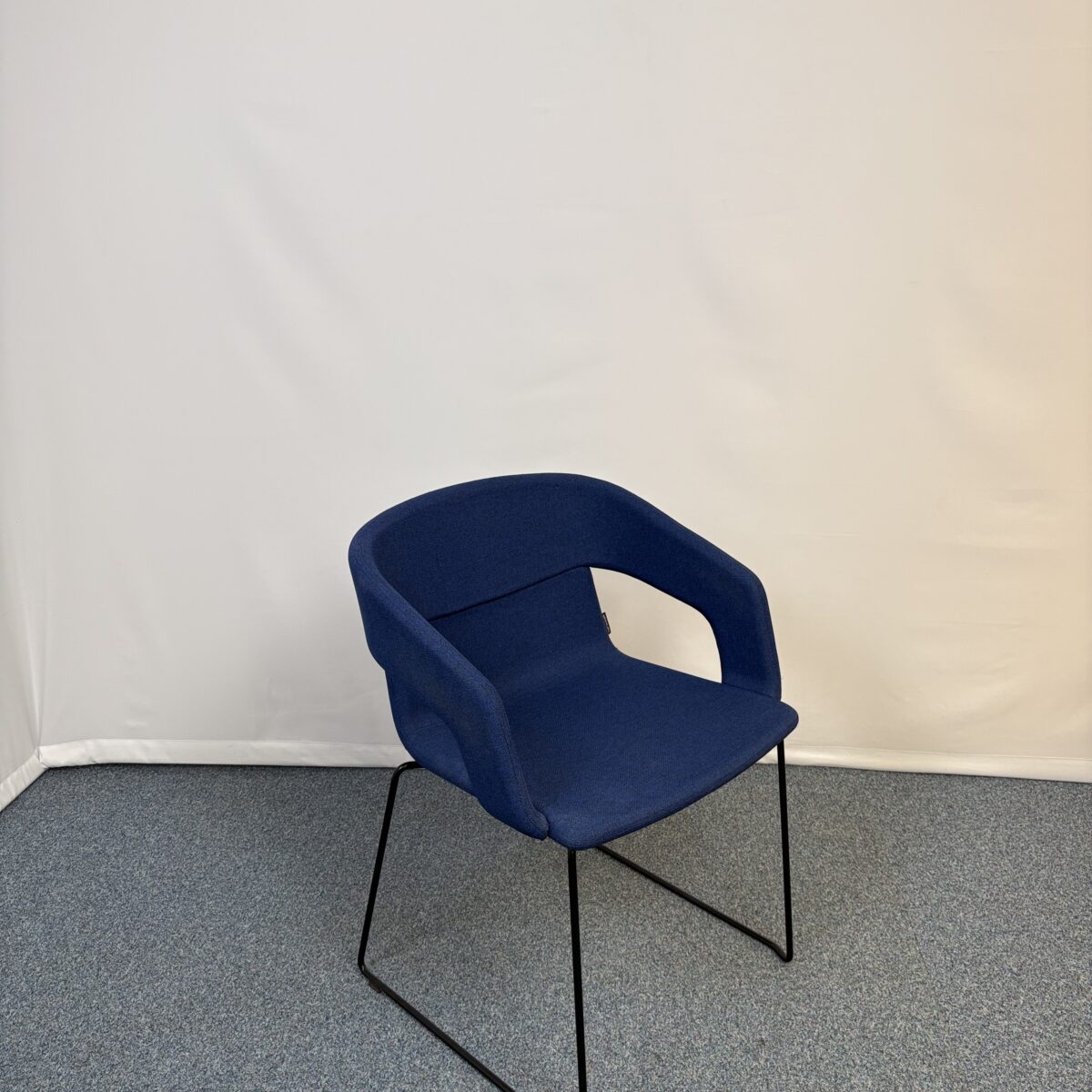 Siège d’accueil modern Narbutas métal et tissu