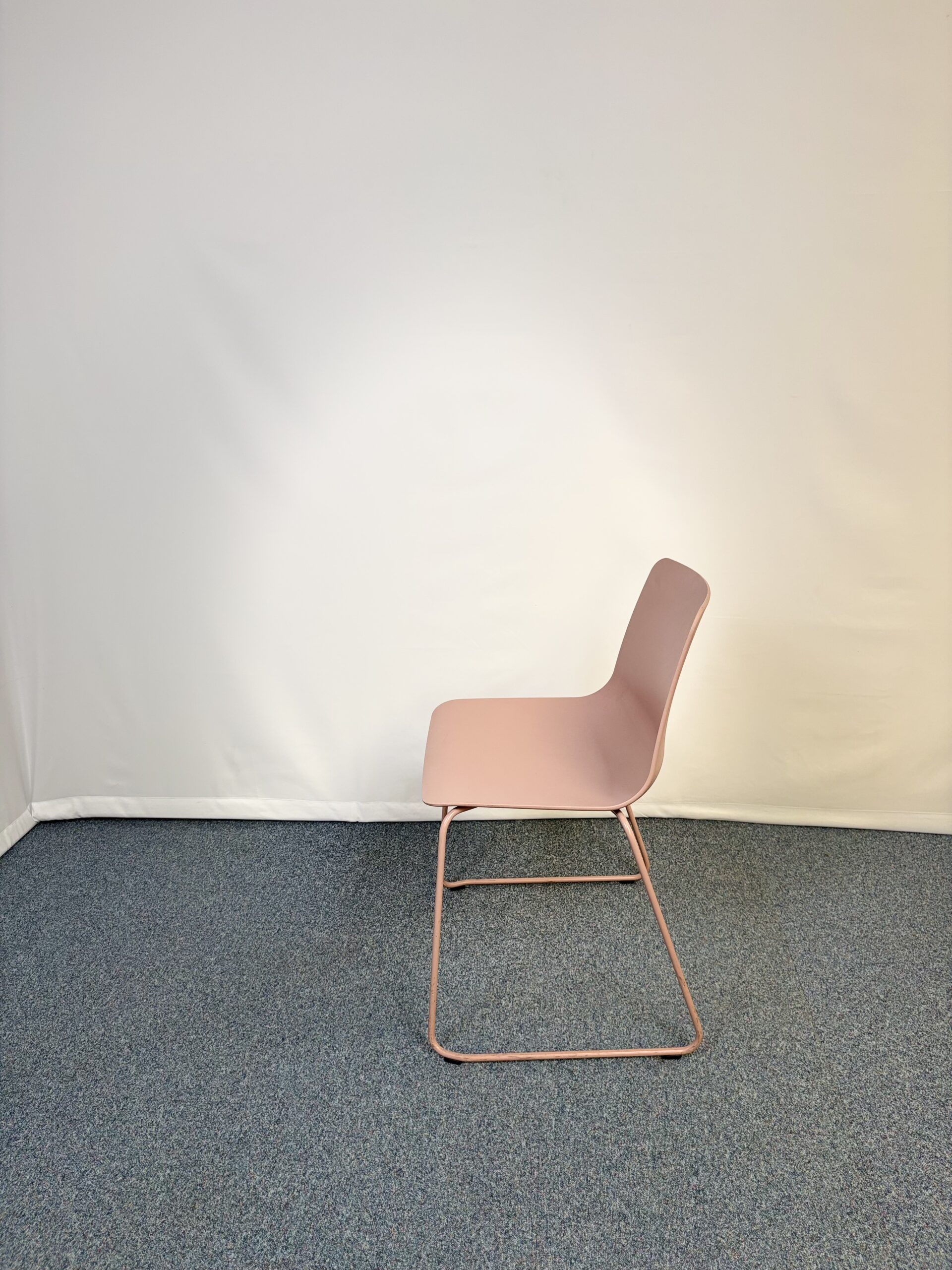 siege-acceuil-plastique-rose-mobilia-4.jpeg