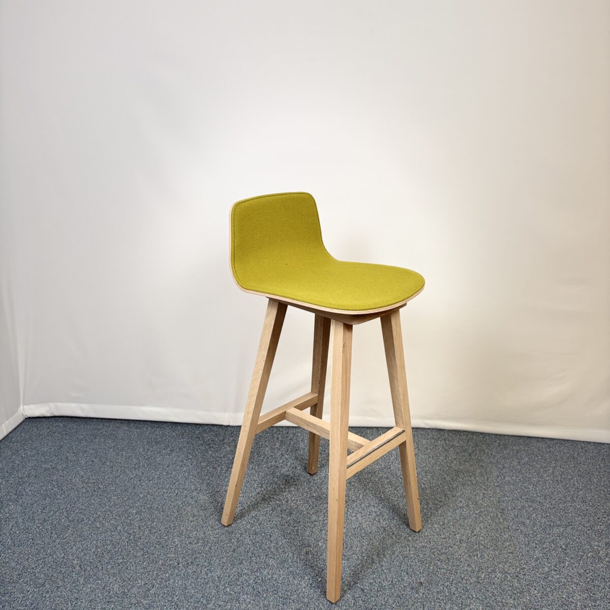 Tabouret design en bois et tissu