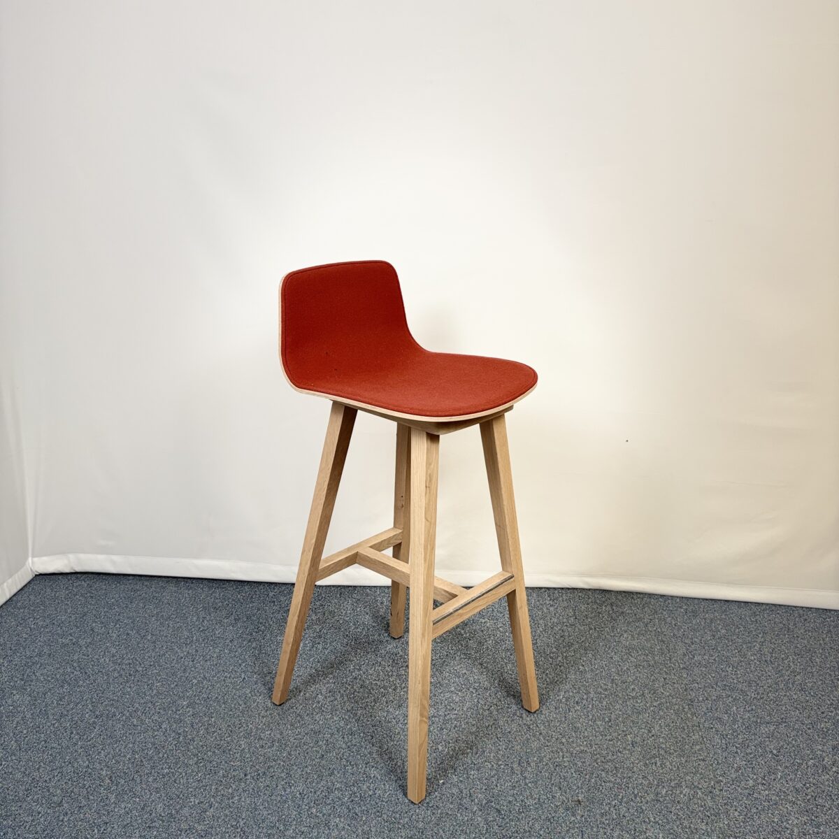 Tabouret design en bois et tissu