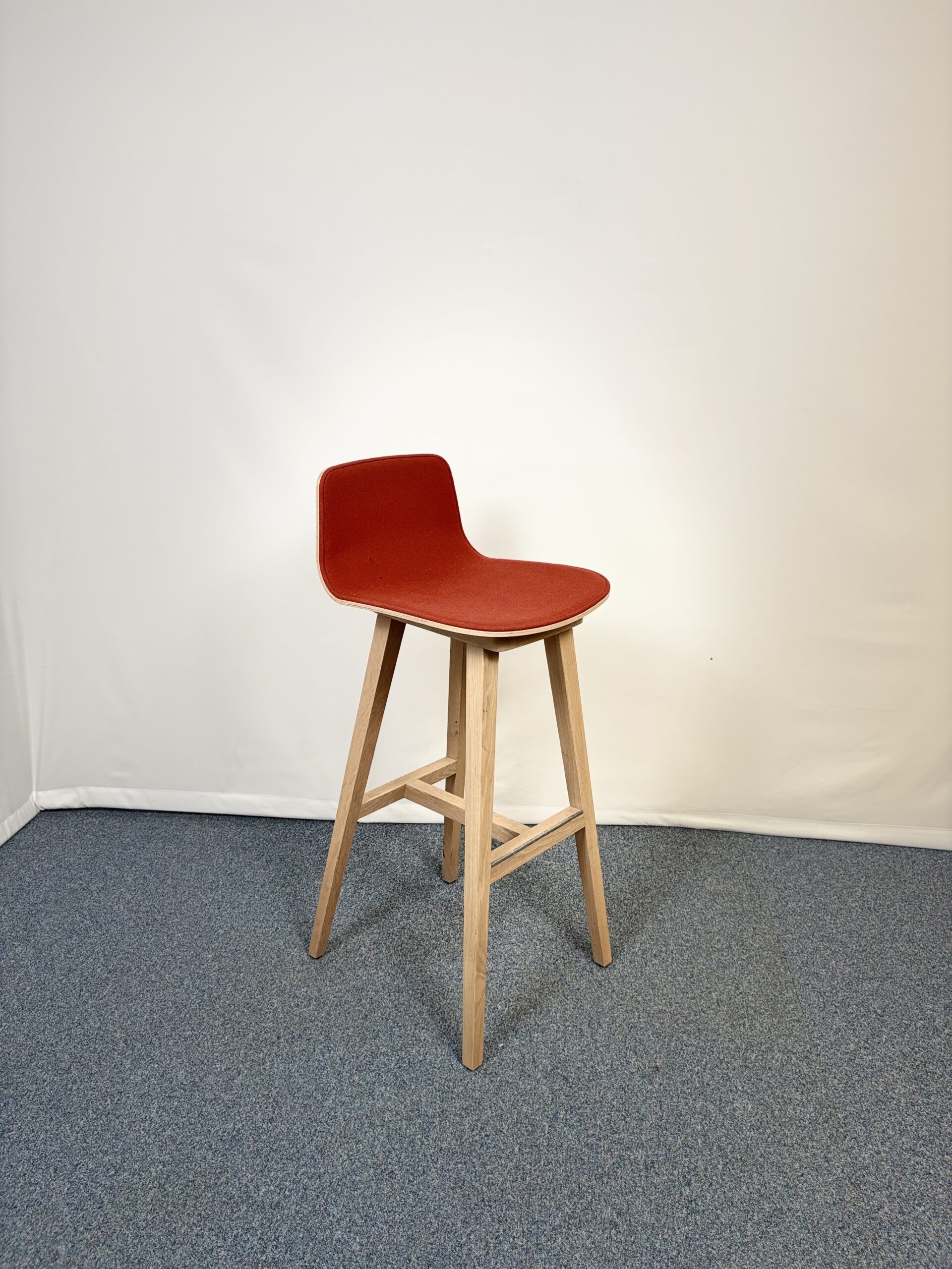 Tabouret design en bois et tissu