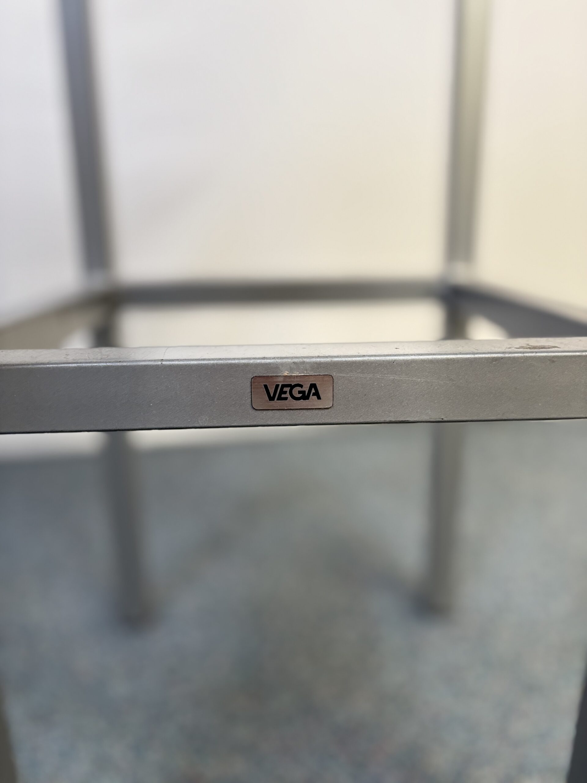 tabouret-cuir-metal-vega-4.jpeg