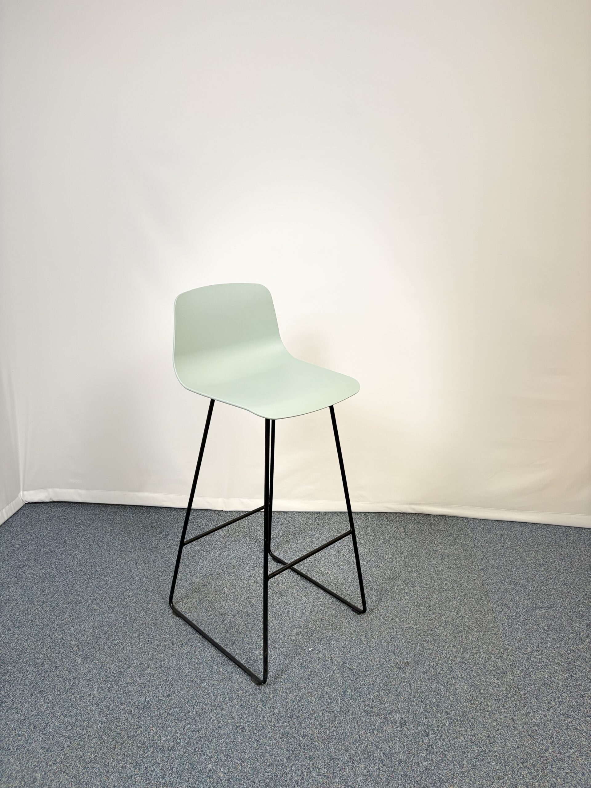 Tabouret Inclass en plastique bleu noir