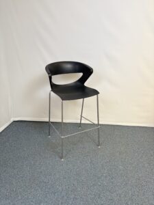 Tabouret métal noir avec dossier design