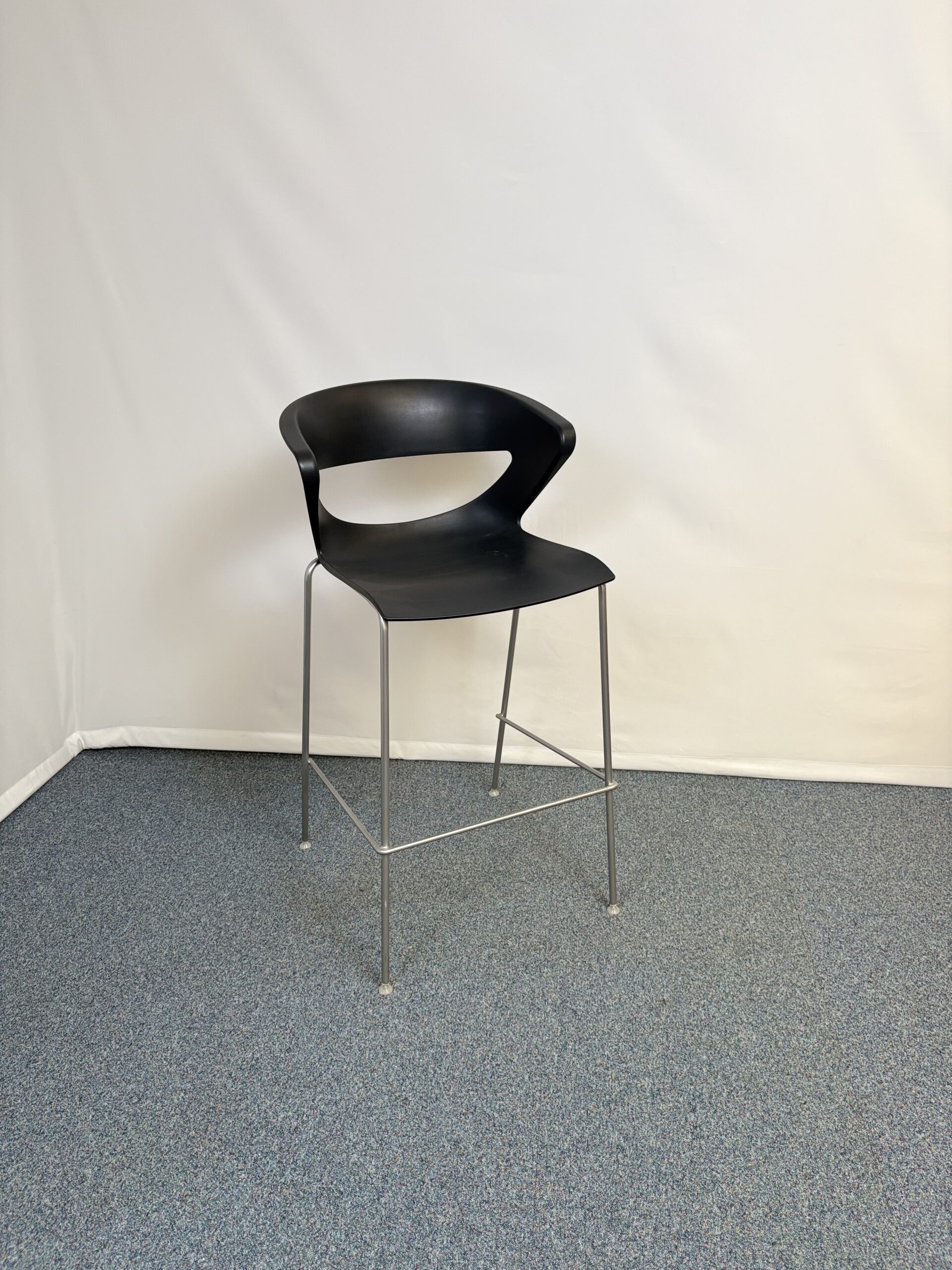 Tabouret métal noir avec dossier design