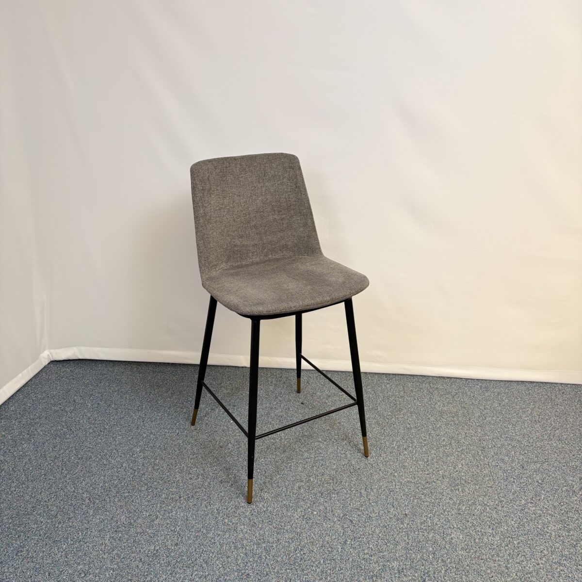 Tabouret plastique et tissu gris noir contemporain