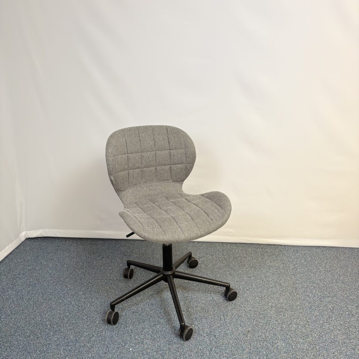 Tabouret plastique et tissu gris moderne