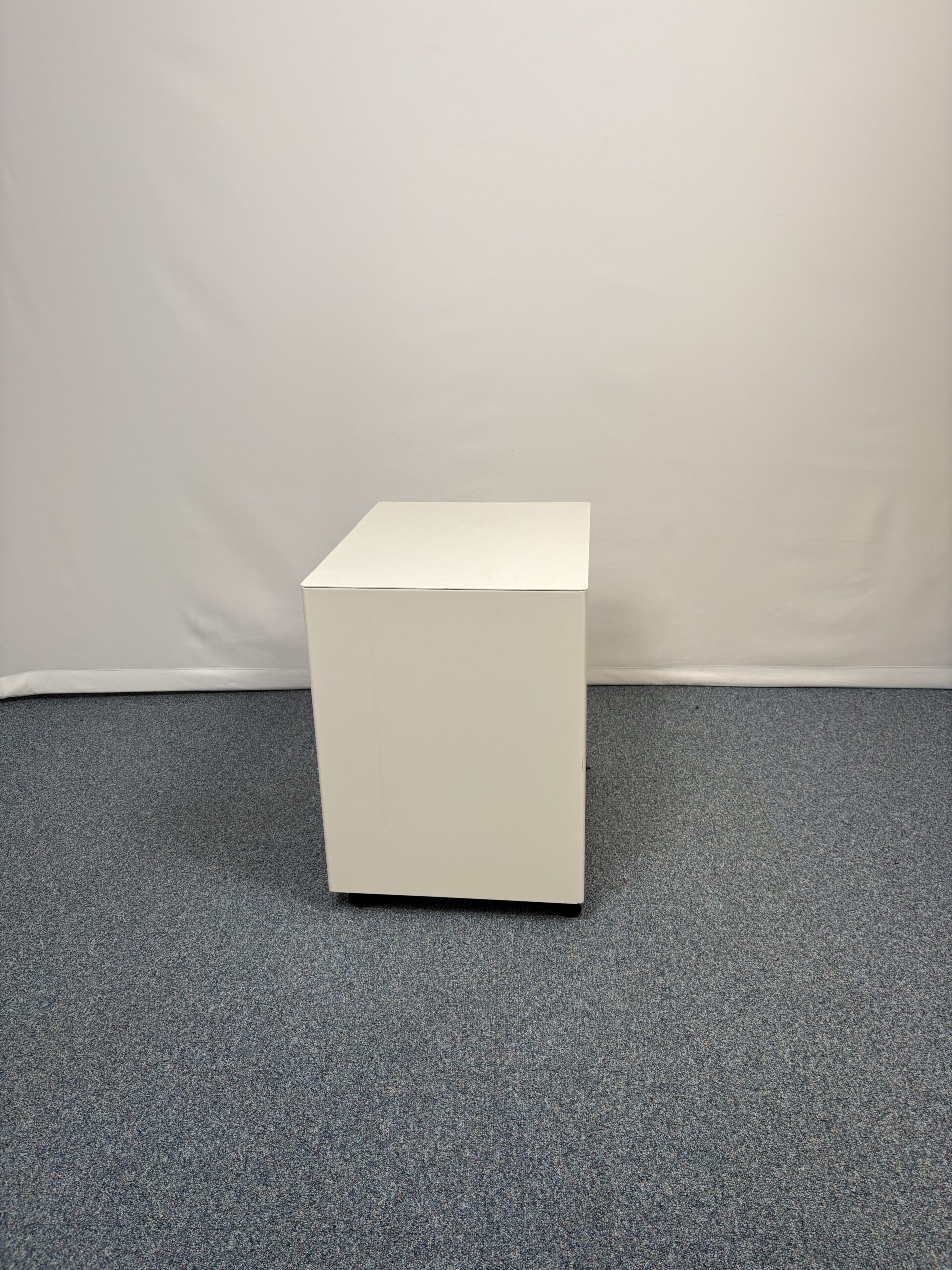 caisson-metal-blanc-vitra-3