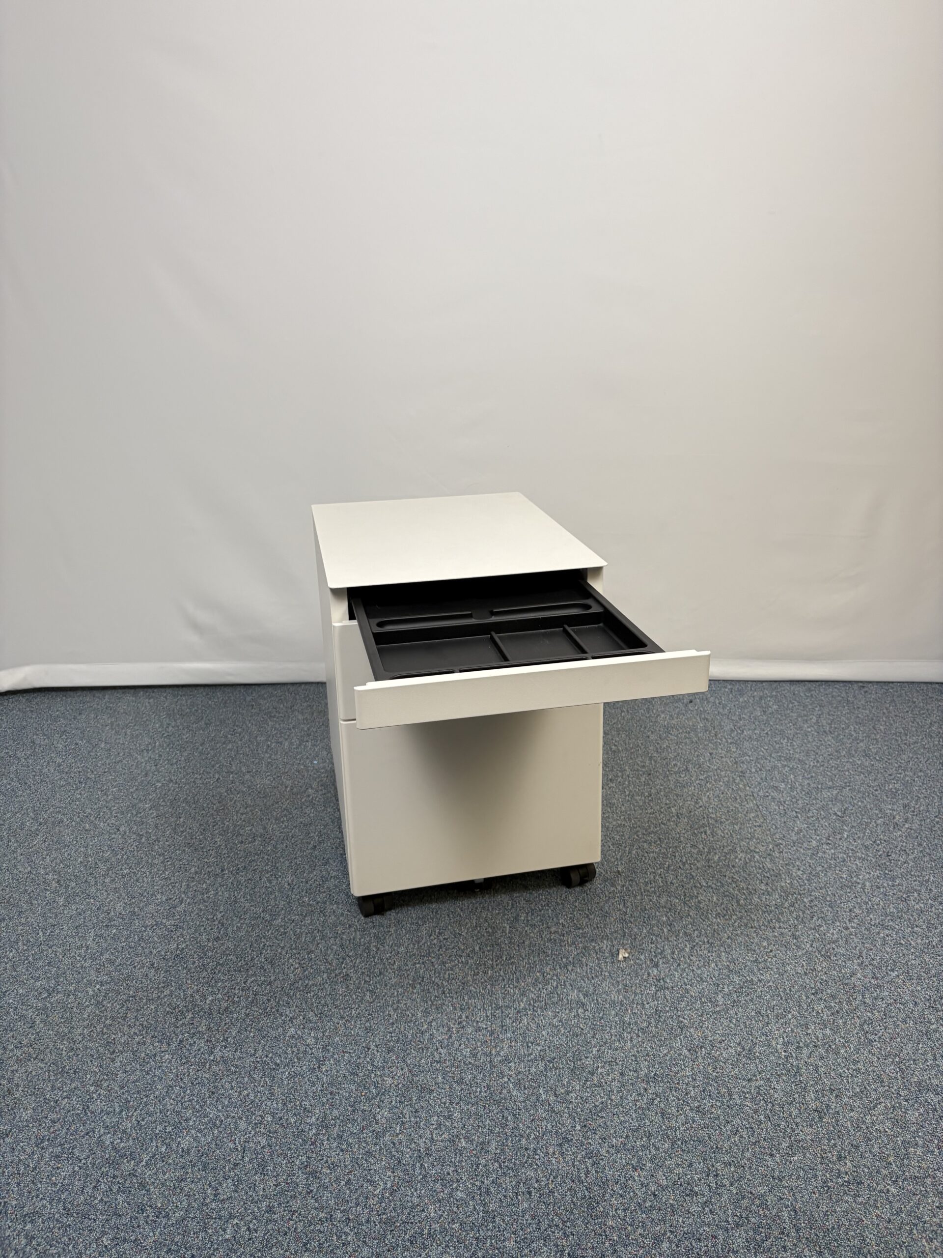 caisson-metal-blanc-vitra-5