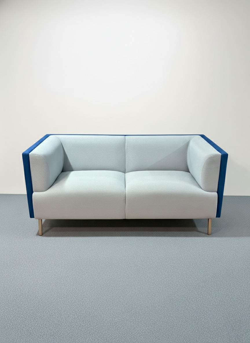 Canapé Tryst de chez Connection en tissu bleu