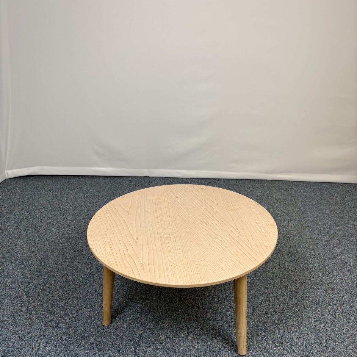 Table basse pour salle d'attente en bois