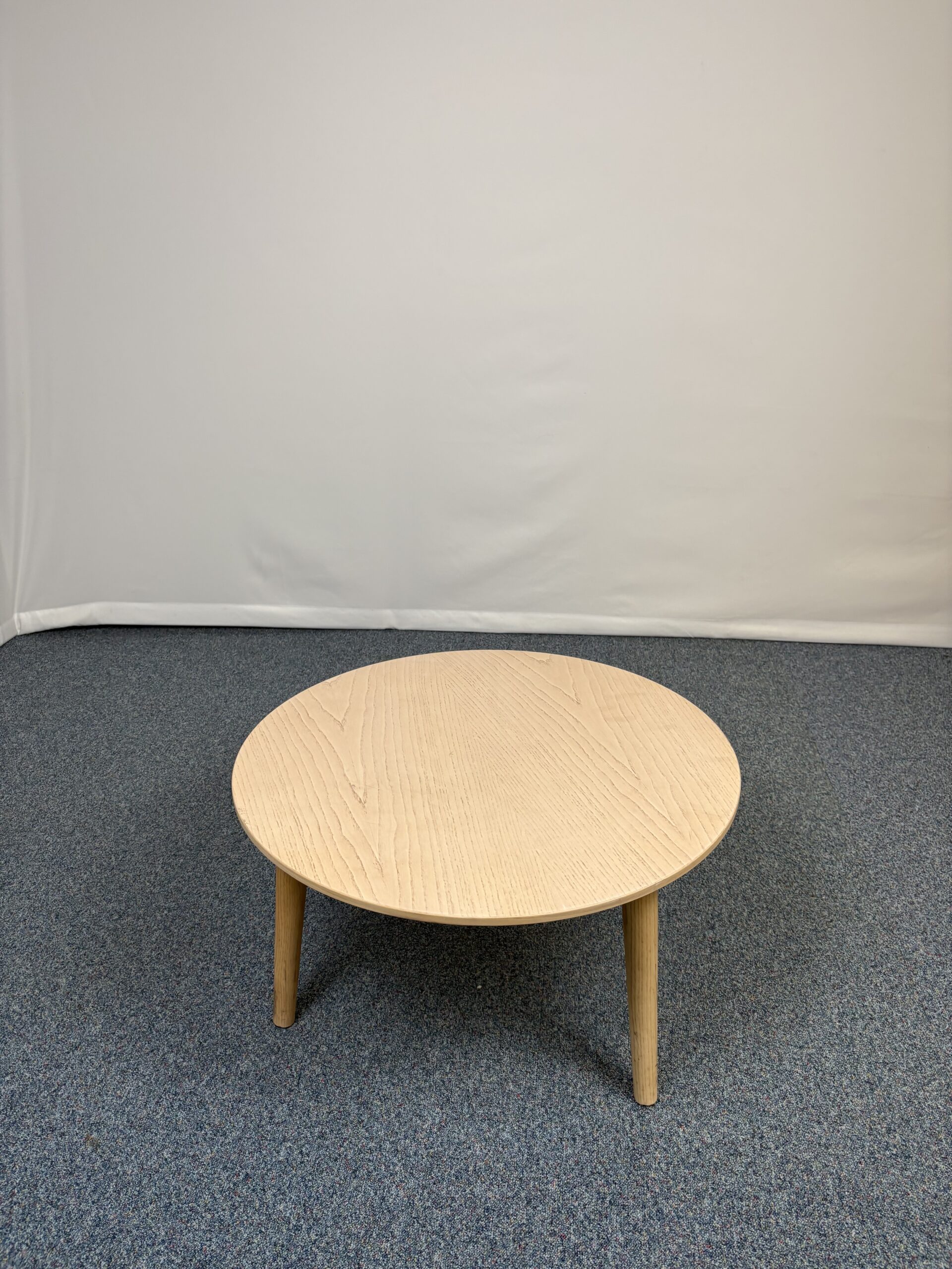 Table basse pour salle d'attente en bois