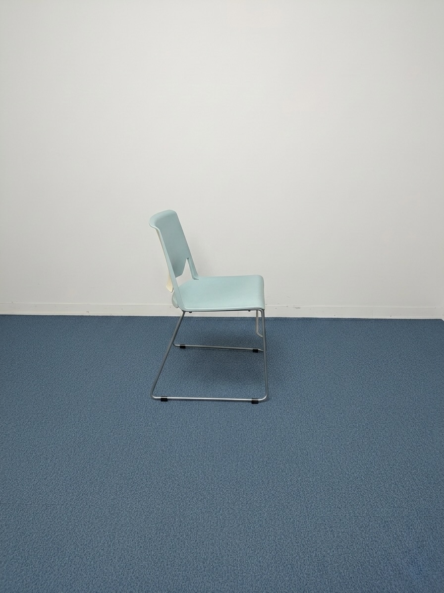 chaise-plastique-bleu-haworth-2