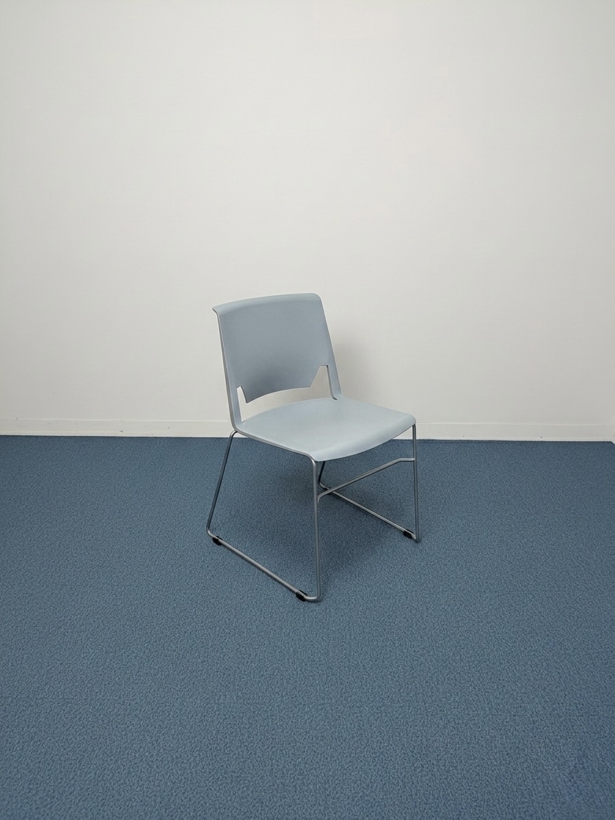 chaise-plastique-gris-haworth-1