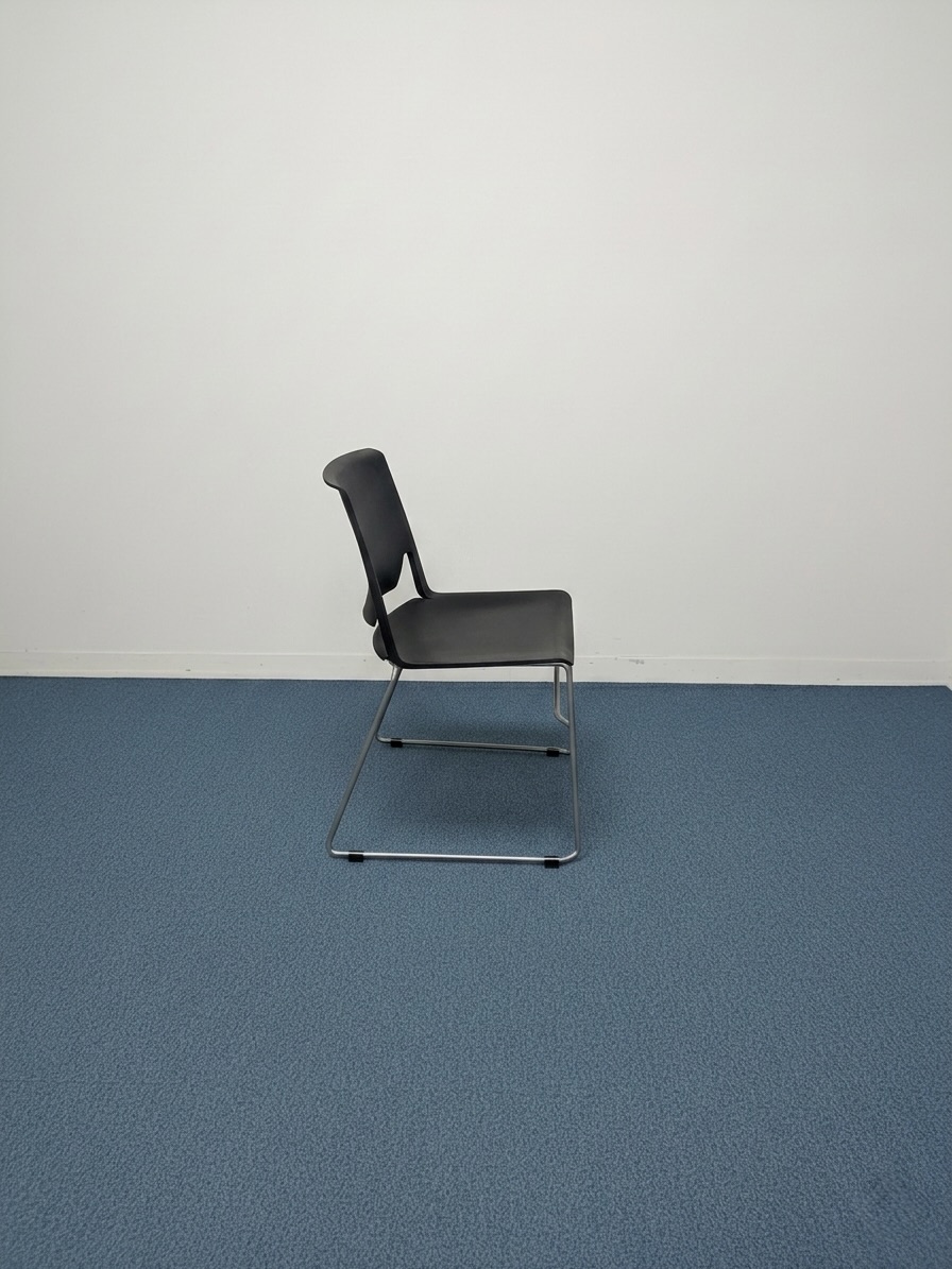 chaise-plastique-noir-haworth-2