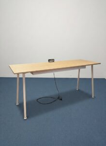 Table haute avec prises