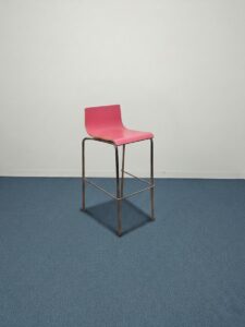 Tabouret en bois rose