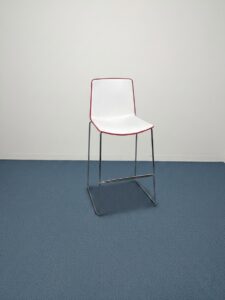 Tabouret Blanc et rouge signé Pedrali