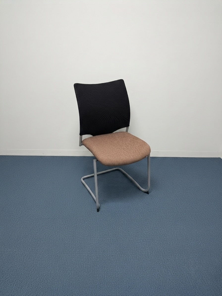 chaise-resille-tissu-noir-taupe-1