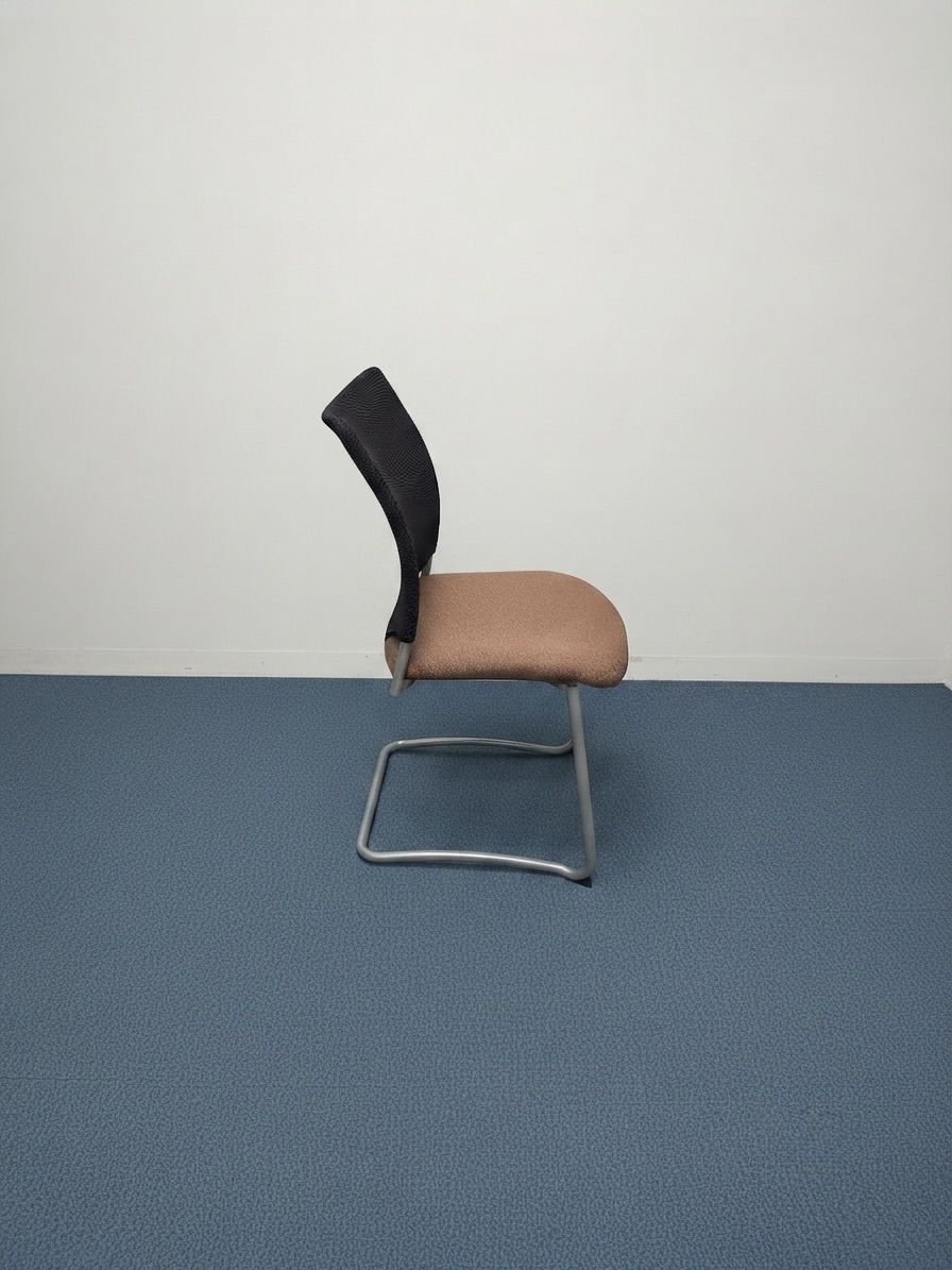 chaise-resille-tissu-noir-taupe-2
