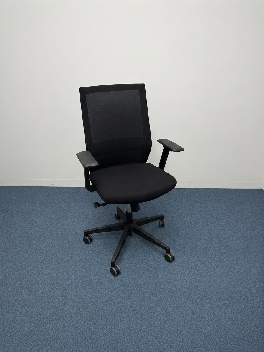 fauteuil-noir-tissu-resille-1