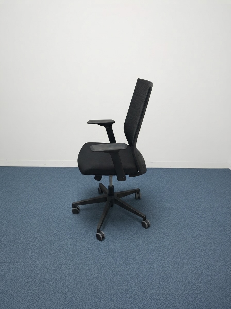fauteuil-noir-tissu-resille-4